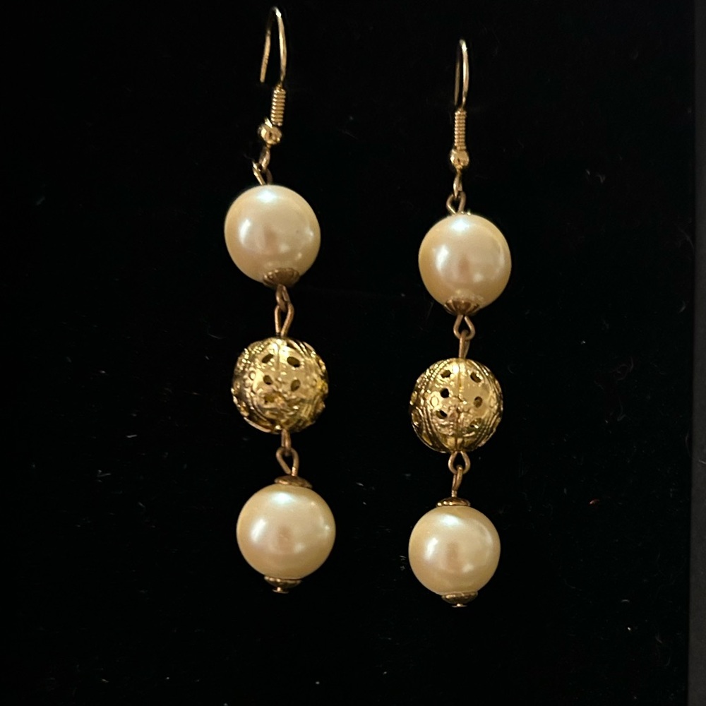 Elegant Gold and Pearl Drop Earrings